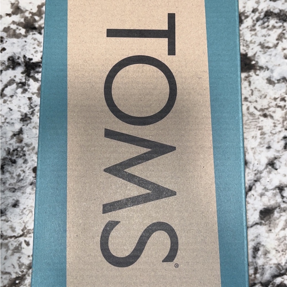 TOMS - Picture 3 of 6